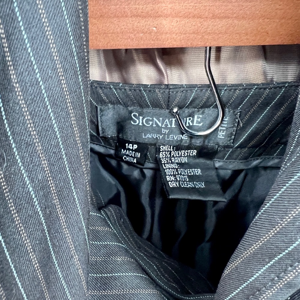 Ladies Pant Suit - Picture 3 of 16